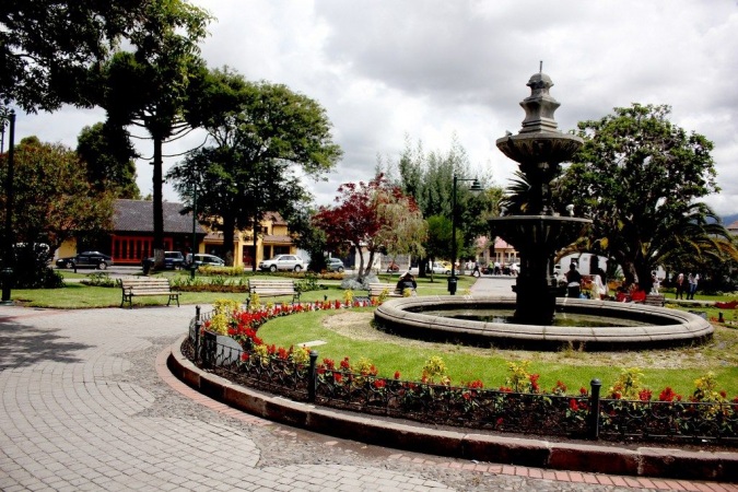 Plaza central de Cumbayá